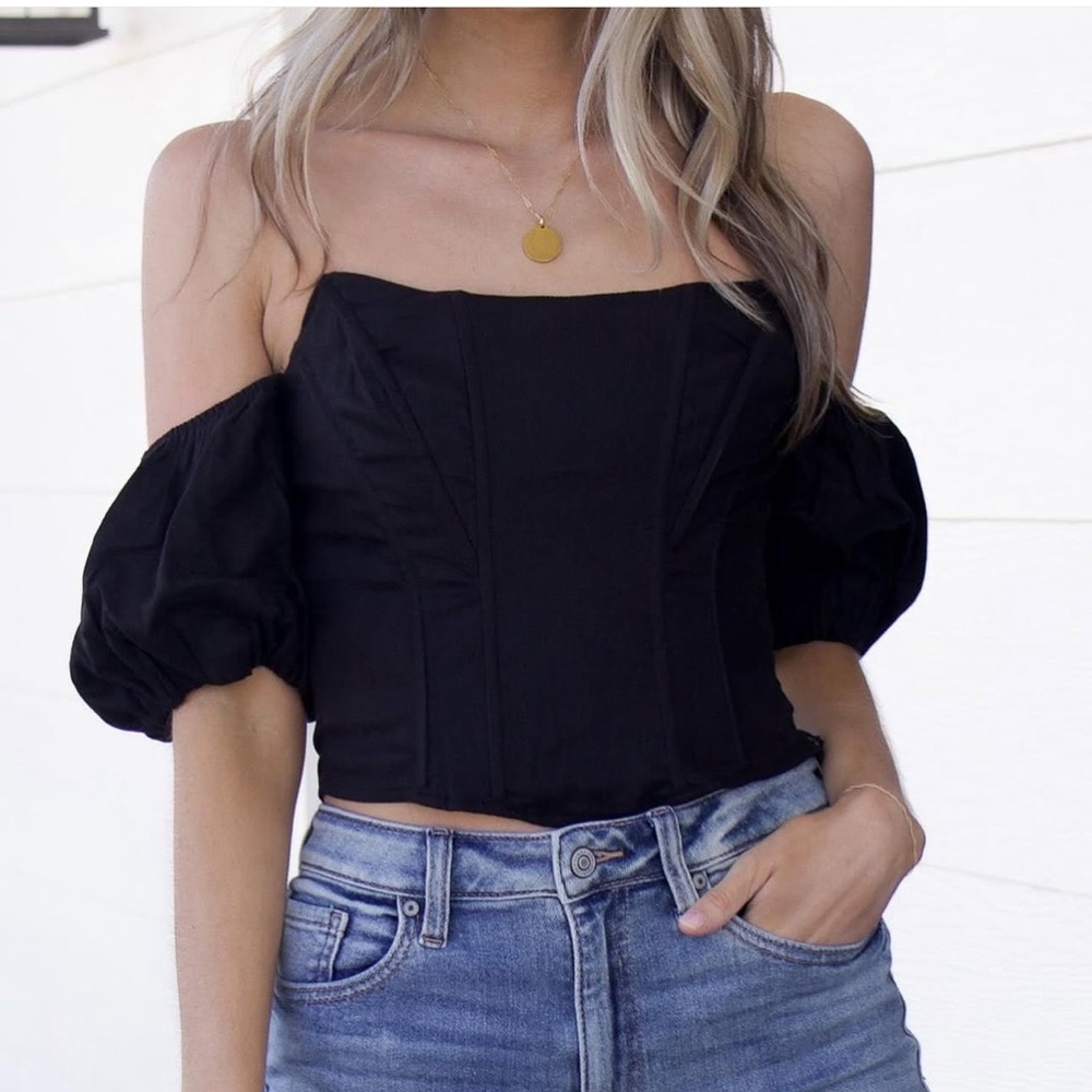 ASTR Black Puff Sleeve Crop Top